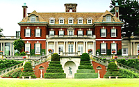 A privately managed mansion - Westbury Gardens